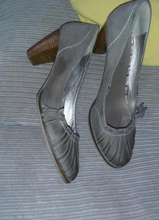 Симпатичні замшеві туфлі бренду spm shoes & boots (нідерланди) розмір 39 (25,5см)4 фото