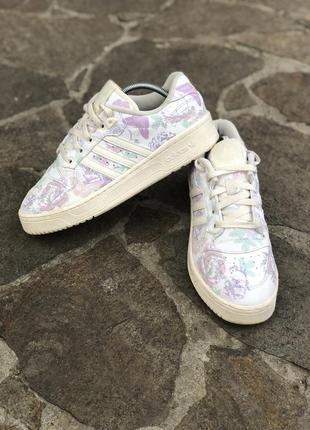 Кроссовки adidas