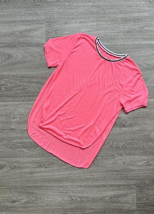 Яркая неоновая футболка с вырезами по боках розовая2 фото