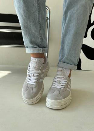 Жіночі замшеві кросівки на високій підошві adidas gazelle. колір сірий з білим5 фото