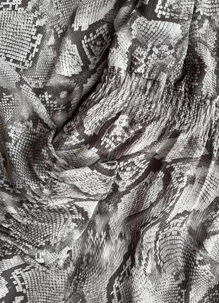 Шифоновое платье миди в змеиный принт6 фото