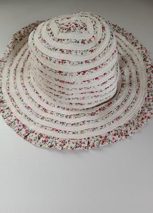 Красивая нежная шляпа в цветочный принт1 фото