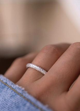 Серебряное s 925 кольцо с камушками белыми фианитами по кругу, круглое серебряное кольцо с россыпью камней1 фото