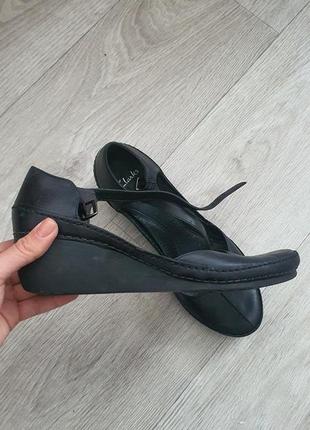 Clarks шкіряне взуття