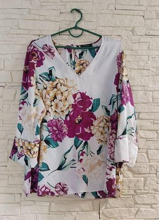 Красиво весенне-летняя блуза крупные цветы размер 50-52 уценка