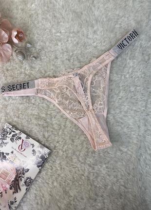 Трусики стринги люкс victorias secret свет розовые кружевные с камушками оригинал виктория сикрет4 фото