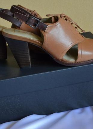 Стильные оригинальные босоножки clarks, 38 размер, натуральная кожа, супер качество!