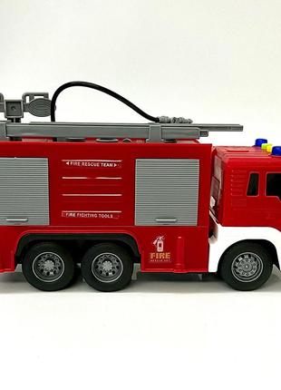 Іграшка пожежна машина бризкає водою зі звуковими та світловими ефектами4 фото