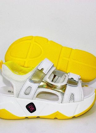Стильні білі жіночі сандалі/босоніжки спортивні на товстій підошві на липучках літні- жіноче взуття5 фото
