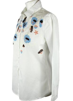 Женская белая рубашка с вышитыми цветами3 фото