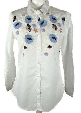 Женская белая рубашка с вышитыми цветами1 фото