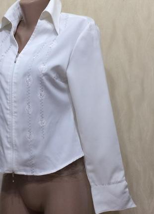 Белая блуза с вышивкой , р.462 фото