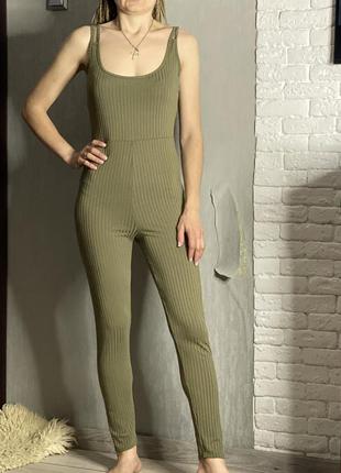 Трикотажный брючный комбинезон комбез в рубчик plt prettylittlething, l