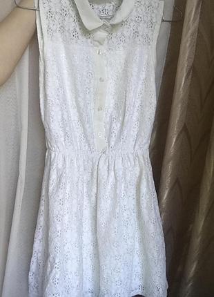 Платье молочного цвета с прошвой