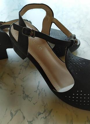 Женские сандалии размер 41