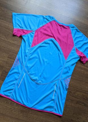 Яркая футболка спортивная женская ronhill
беговая9 фото