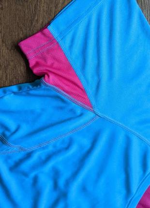 Яркая футболка спортивная женская ronhill
беговая4 фото