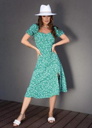 Трендовое платье с разрезом на ноге, фигурным декольте и рукавами фонариками зелёный l3 фото