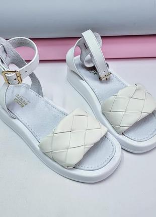 Жіночі шкіряні босоніжки, різні кольори