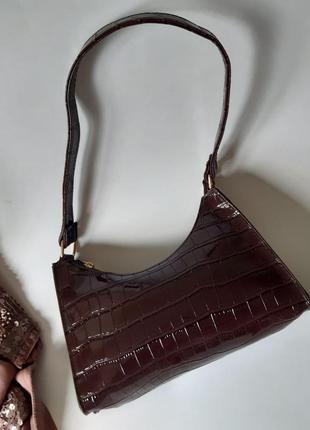 Шоколадна глянцева сумочка багет10 фото