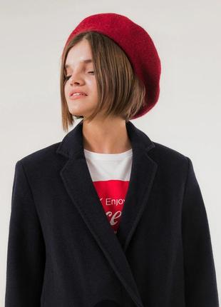 Клевый берет бордовый цвет марсала с приклеенными заклепками