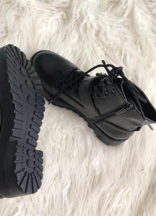 Трендовые ботинки bershka, черного цвета3 фото