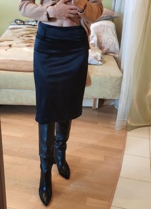 Классическая атласная юбка-карандаш миди с разрезом классическая футляр2 фото