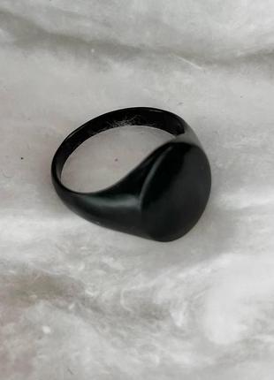Кольцо печатка black круглая , size 20