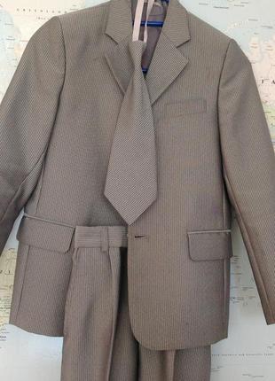 Костюм , піджак , брюки і краватка на ріст 134-140 см