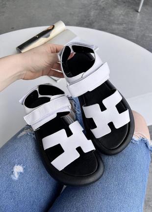 Білі шкіряні босоніжки гермес