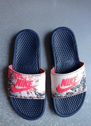 Шльопанці тапочки nike benassi6 фото