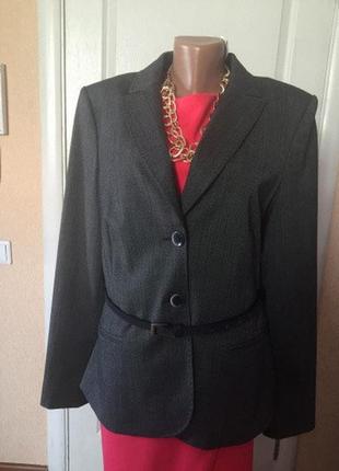 Пиджак женский серый с кожаным поясом comma