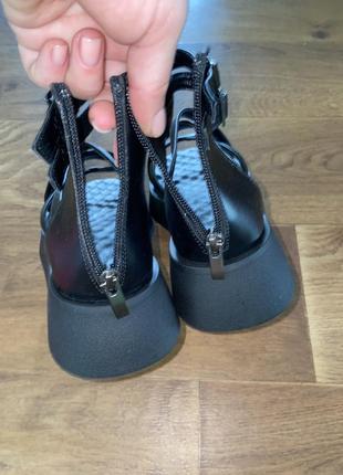 Черные кожаные босоножки с переплетами массивные босоножки сандалии гладиаторы zara чёрное босоножки с натуральной козы3 фото