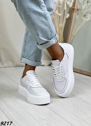 Кроссовки женские кожаные