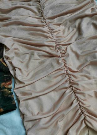 Платье миди с необычным дизайном6 фото