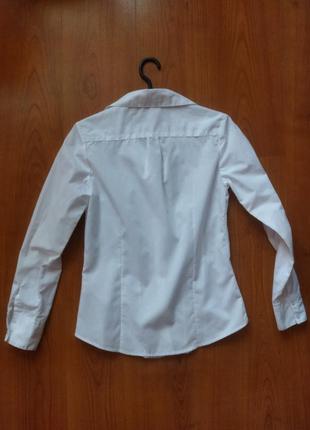 Біла сорочка з довгим рукавом2 фото