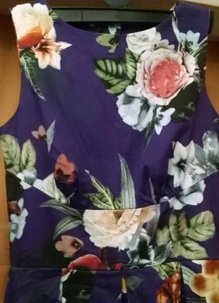 Бавовняне літнє плаття в квітковий принт з вирізом на спині3 фото