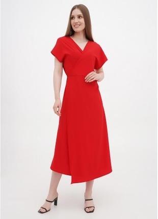 Красное приталенное платье на запах с пышной юбкой летнее