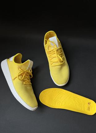 Яркие летние кроссовки adidas