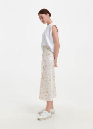 Шикарная сатиновая юбка миди в цветочный принт reserved2 фото