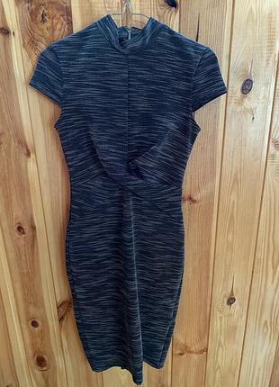 Сукня приталена