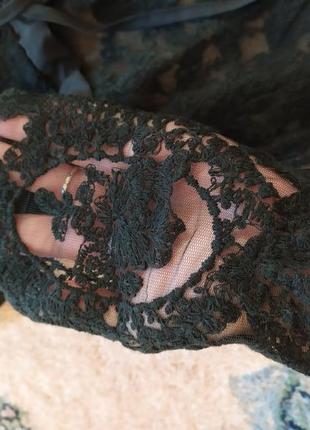 Красиве чорне мереживне плаття з пояском2 фото