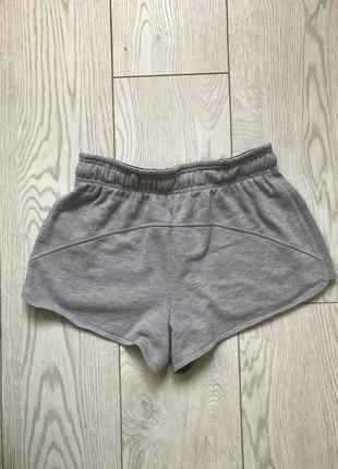 Коротенькие шортики ivy park