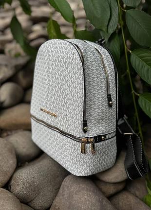 Сумка у стилі michael kors backpack white4 фото