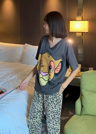 Великолепная пижама: брюки с леопардовым принтом + кофта с любимым героем "simba"🐾3 фото