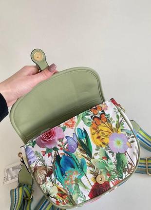 Женская сумка кросс-боди на плечо с клапаном из эко кожи летняя с цветами и широким ремнем max fly.9 фото