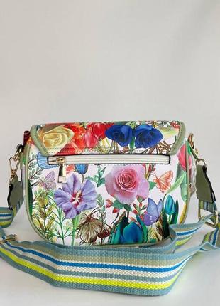 Жіноча сумка крос-боді на плече з клапаном з екошкіри літня з квітами та широким ременем max fly.7 фото