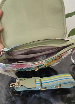 Женская сумка кросс-боди на плечо с клапаном из эко кожи летняя с цветами и широким ремнем max fly.2 фото