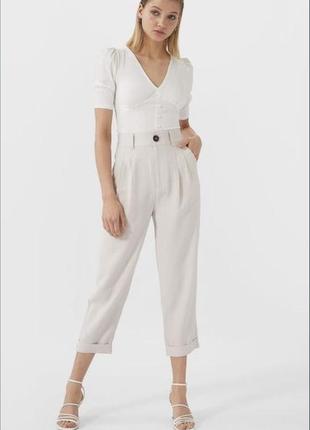 Укороченные брюки с защипами из новой коллекции stradivarius размер м