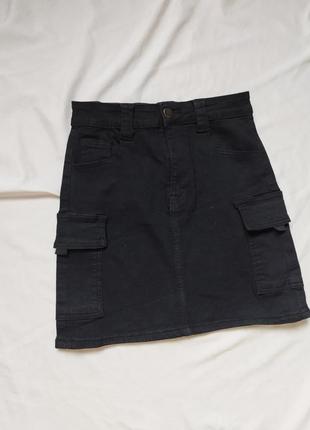 Черная мини юбка карго с карманами prettylittlething 1+1=33 фото